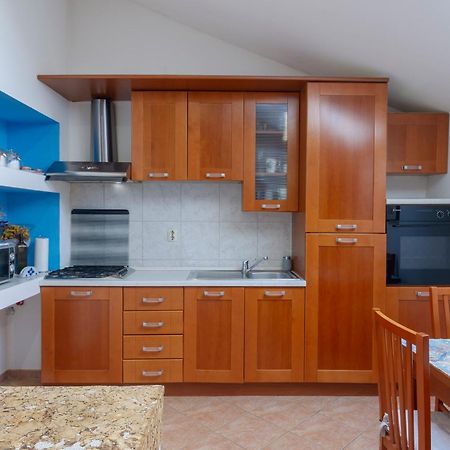 Amu Apartment Pula Bagian luar foto
