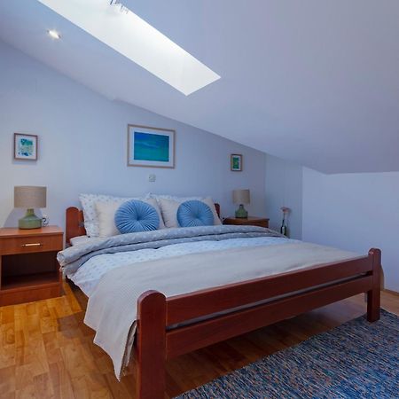 Amu Apartment Pula Bagian luar foto