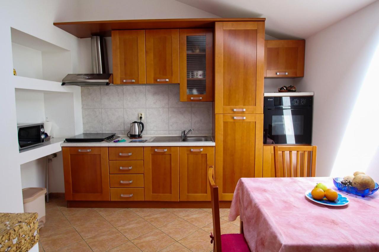 Amu Apartment Pula Bagian luar foto