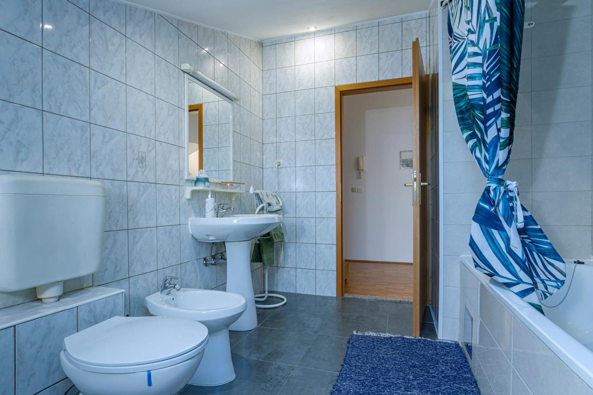 Amu Apartment Pula Bagian luar foto
