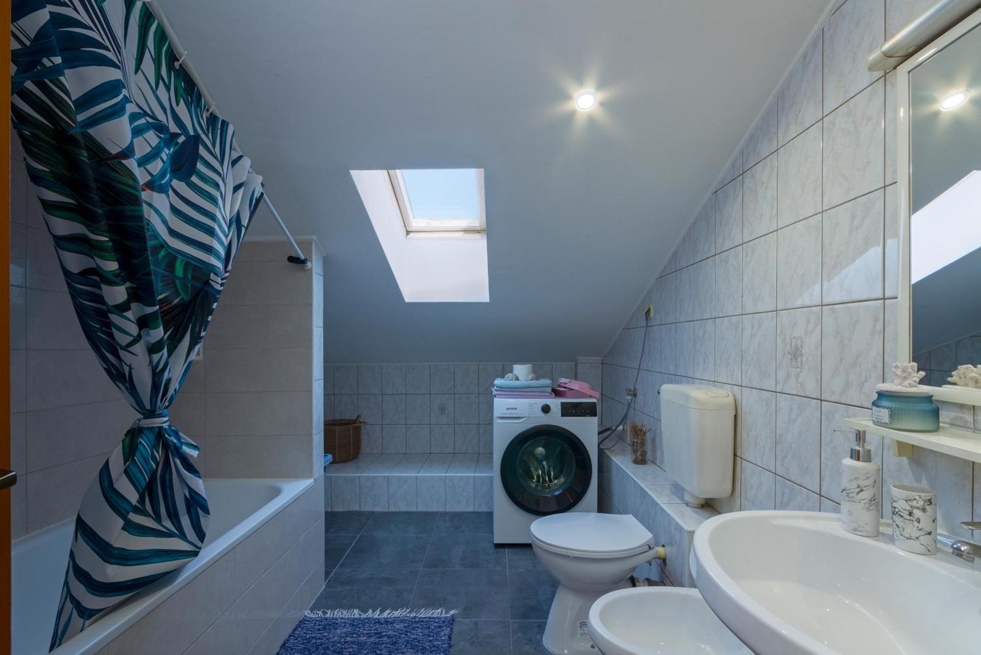 Amu Apartment Pula Bagian luar foto