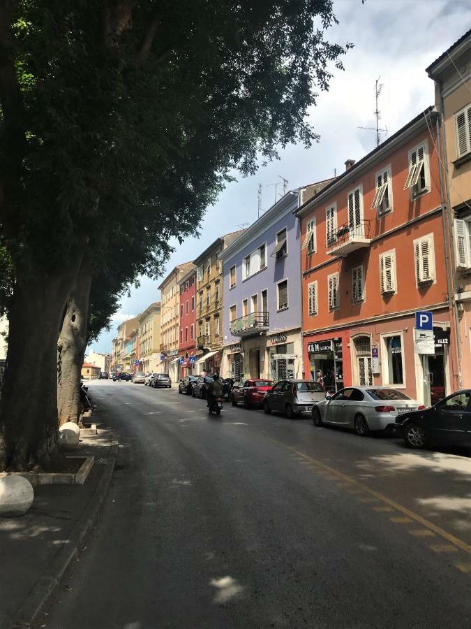 Amu Apartment Pula Bagian luar foto